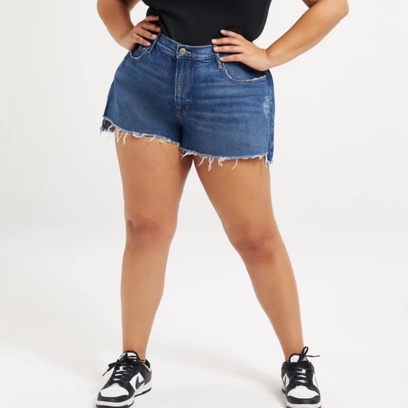 Good American Pants - Good American 90s Denim Shorts